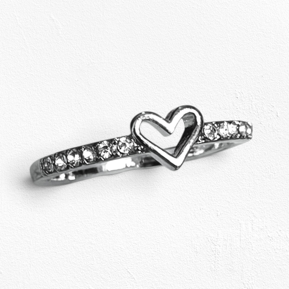 Silver Heart Coquette Zirconia Dainty Band Ring Size 7 New in Box Boutique